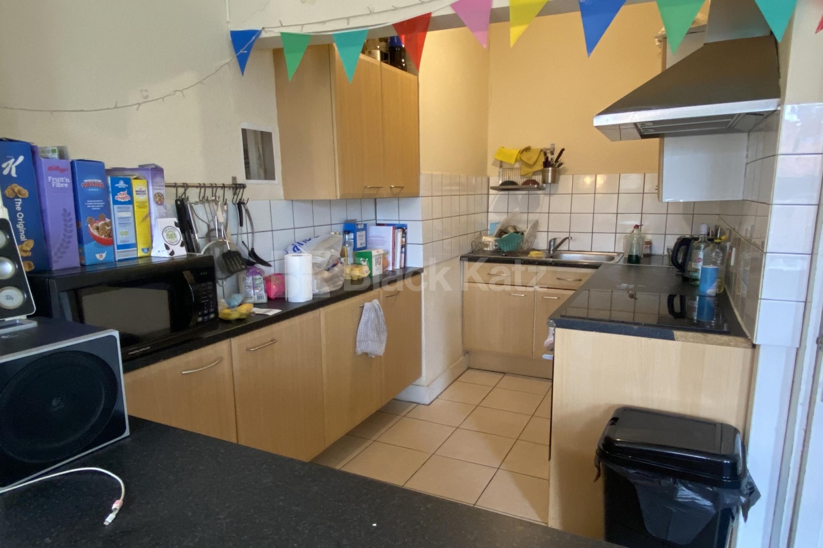 Arranged over four floors, two bathrooms and neutral decor   Wandsworth Road, Clapham SW8